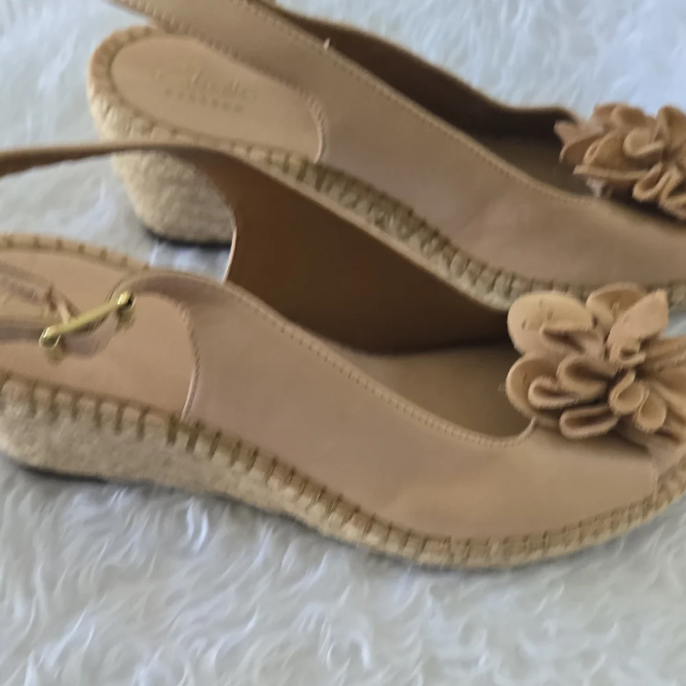 Clarks these artisan